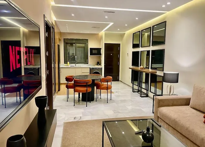 Coastal Elegance - Stylish Suite And Beach Walk
